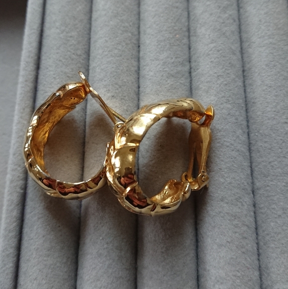 lPaolo Classic Gold Tone CLIP ON Hoop Earrings - Picture 7 of 12